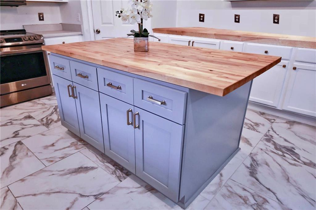 5964 Springfair Run Lithonia, GA 30038 - Photo 10 of 40 a bathroom with a sink and a mirror