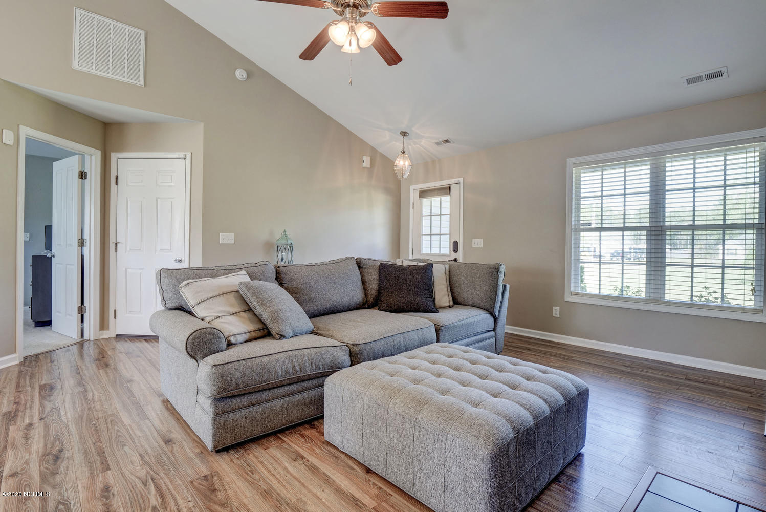 354 Folkstone Road Holly Ridge, NC 28445 - Photo 11 of 34 354 Folkstone Rd Surf City NC-large-010-