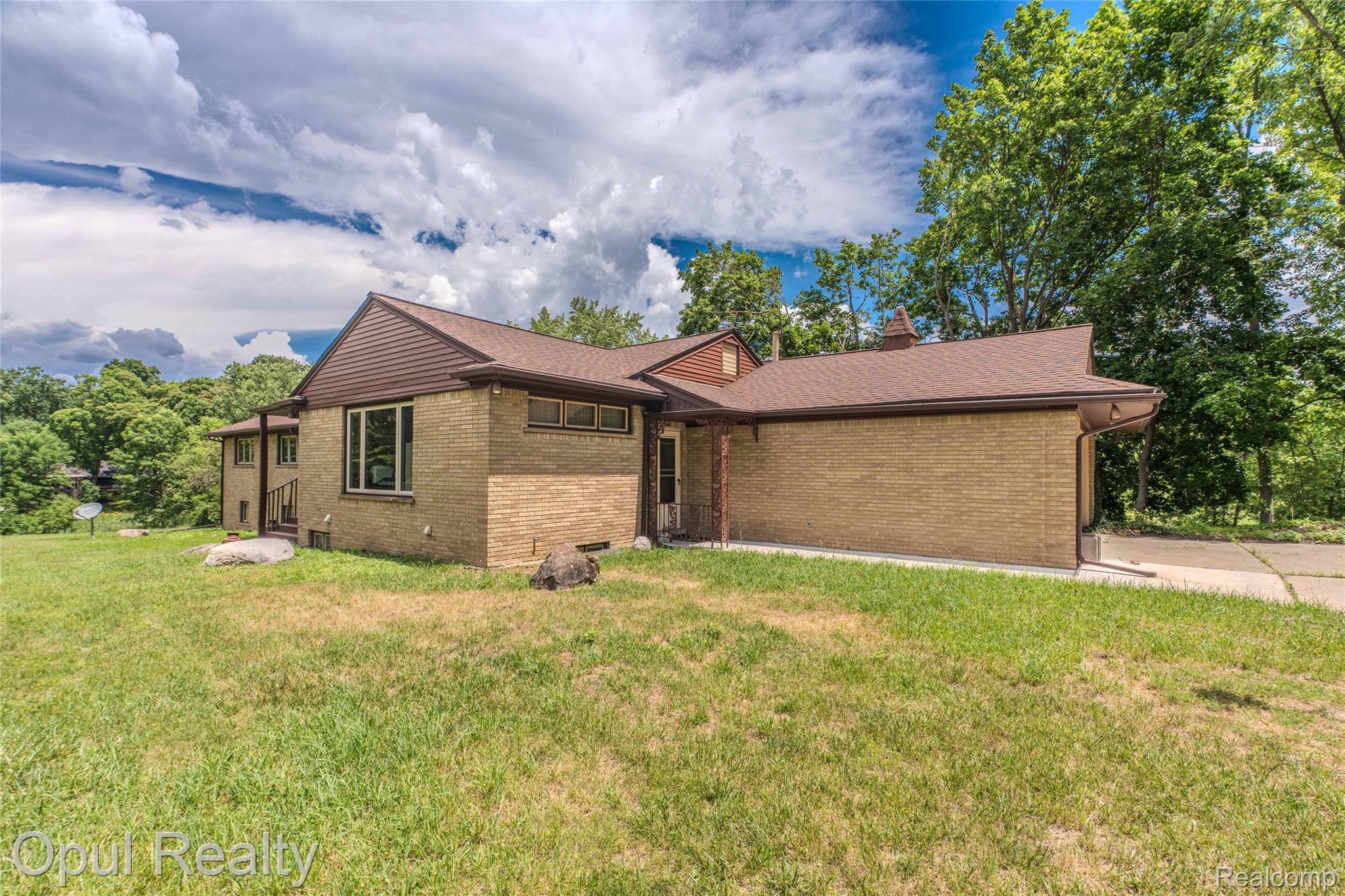 6455 Norham Road Bloomfield Hills, MI 48301 - Photo 22 of 93 021_25.jpg