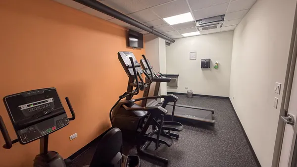 $2,500 | 233 East Erie Street, Unit 1703, Chicago, IL 60611