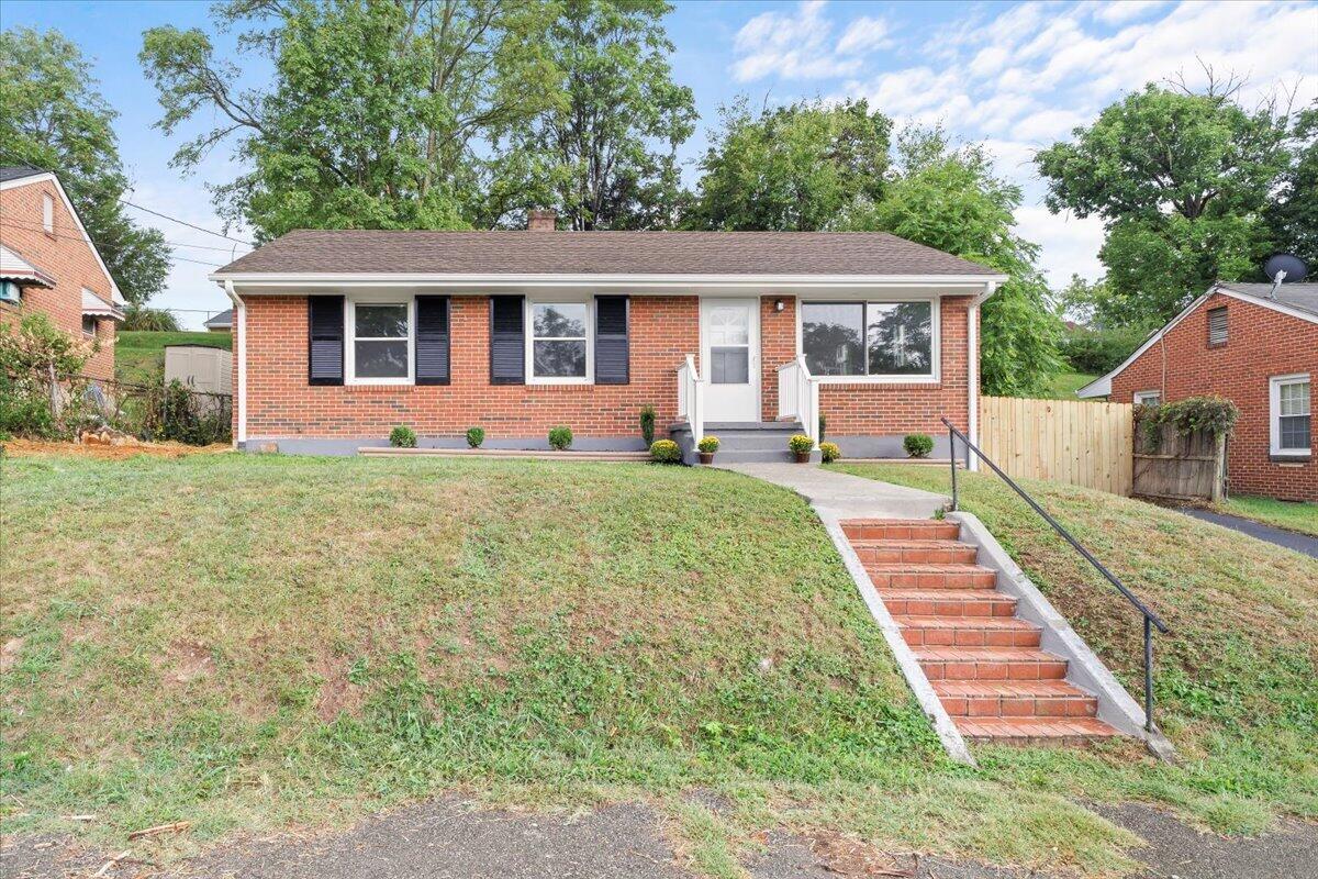 4928 Rowe Ridge Road Northwest Roanoke, VA 24017 - Photo 1 of 28 01-4928 Rowe Ridge Rd NW-1