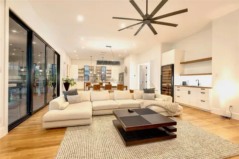 $1,750,000 | 8546 Glencrest Lane, Dallas, TX 75209