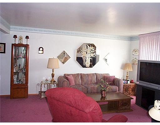 436 Elizabeth Avenue McKees Rocks, PA 15136 - Photo 5 of 15 Living Room.
