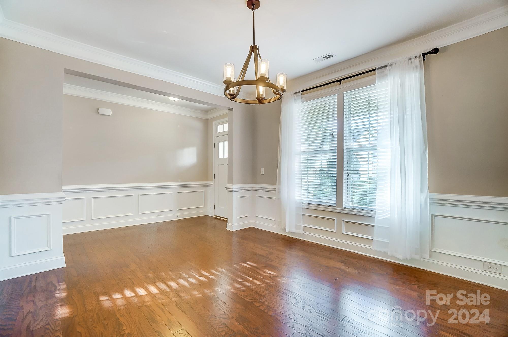 8912 Inverness Bay Road Charlotte, NC 28278 - Photo 5 of 38 Gallery Image 5