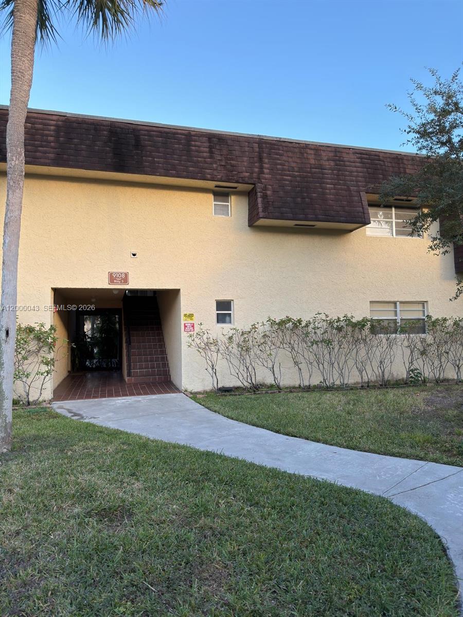 9108 Southwest 137th Street, Unit 163 Miami, FL 33176 - Photo 13 of 16 a view of a backyard