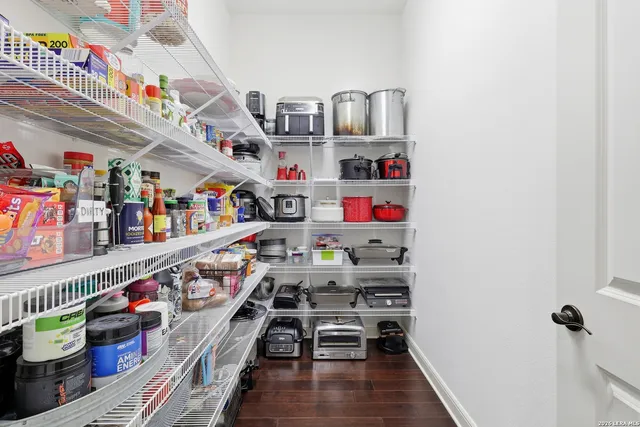 a view of entryway with furniture and toys