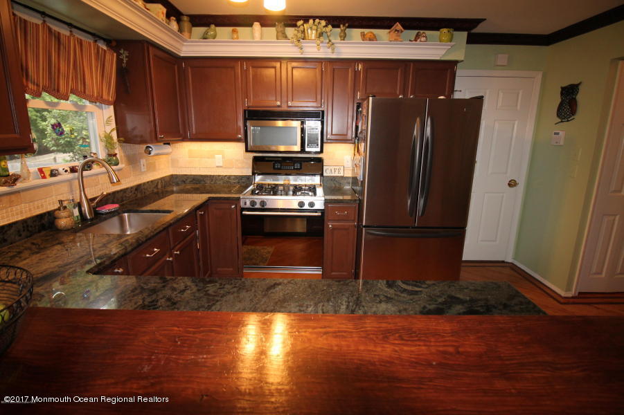 10 Sweet Gum Road Howell, NJ 07731 - Photo 5 of 20 20161008192154908236000000-o