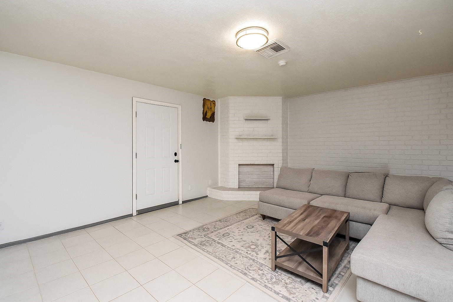 12469 Sharpview Drive, Unit 2469 Houston, TX 77072 - Photo 6 of 19 Virtual Staging