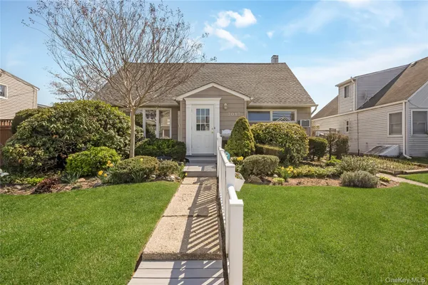 $739,000 | 3017 Roxbury Road, Oceanside, NY 11572