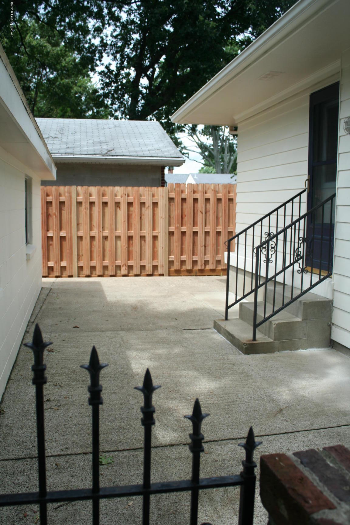 4247 Middlebrook Road Louisville, KY 40207 - Photo 39 of 49 Middlebrook breezway