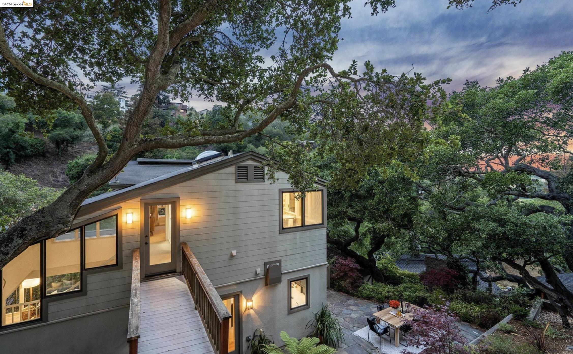 921 Moraga Avenue Piedmont, CA 94618 - Photo 2 of 4 a backyard of a house with lots of green space