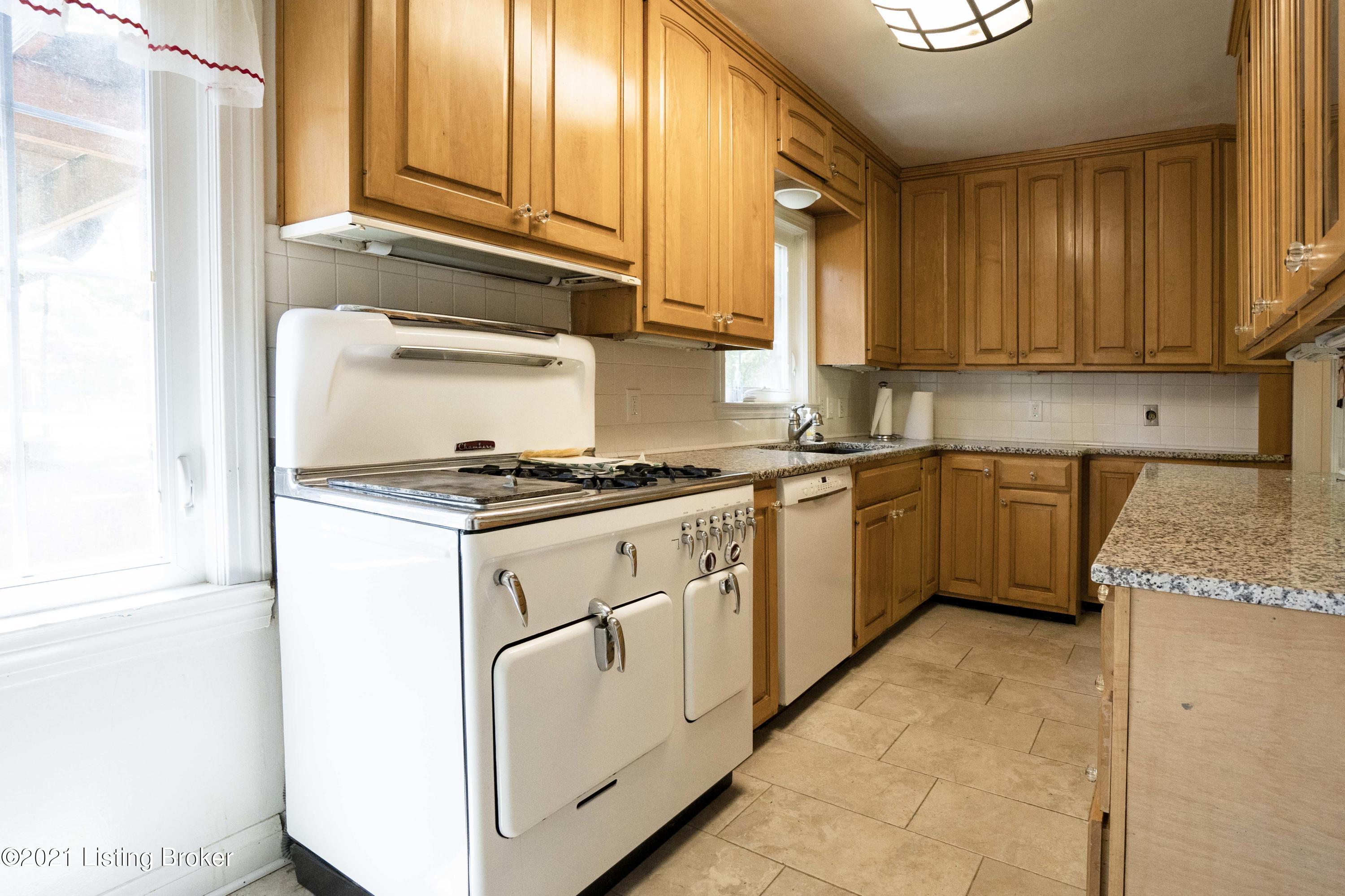 34 Sterling Road Louisville, KY 40220 - Photo 8 of 25 8