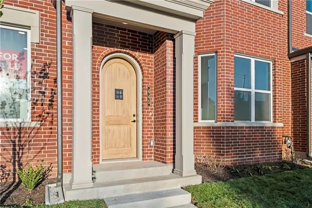 $550,000 | 445 Southwest Longview Boulevard, Lee's Summit, MO 64081