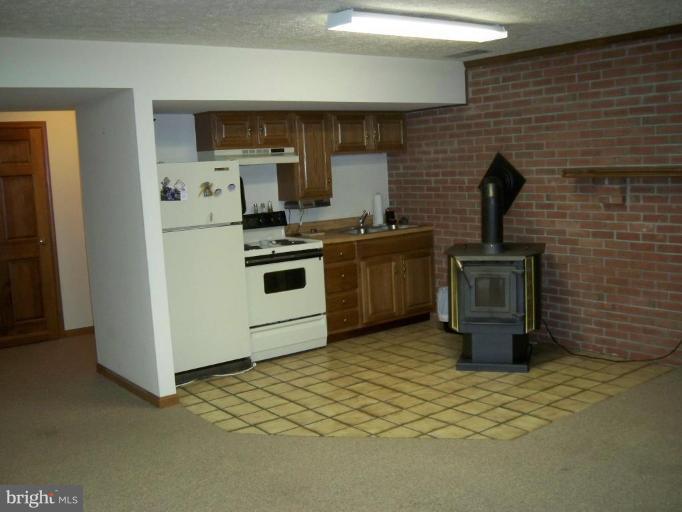 2524 Uniontown Road Westminster, MD 21158 - Photo 19 of 30 Kitchenette