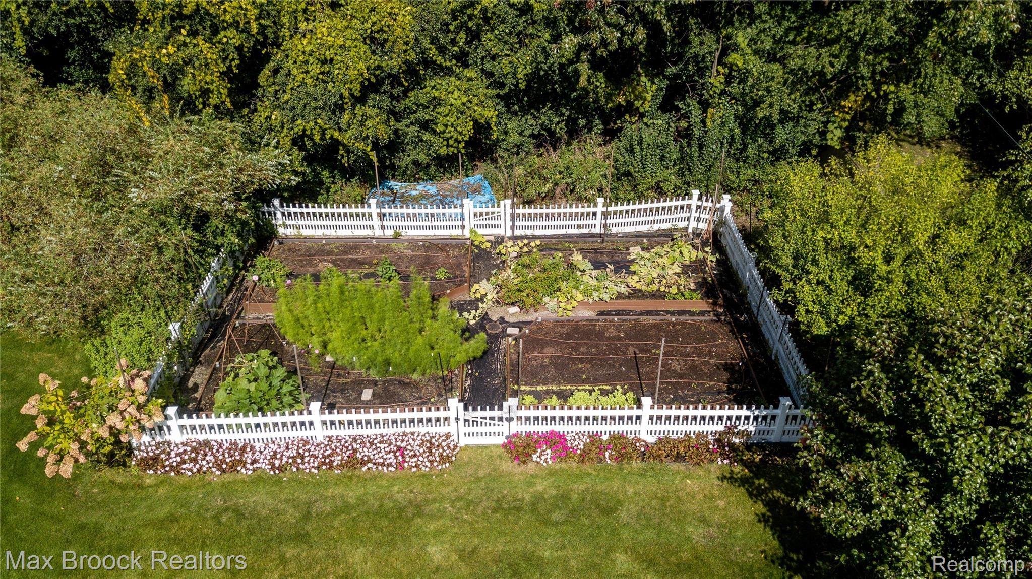 2080 Redding Road Birmingham, MI 48009 - Photo 14 of 59 DJI_0076.jpg