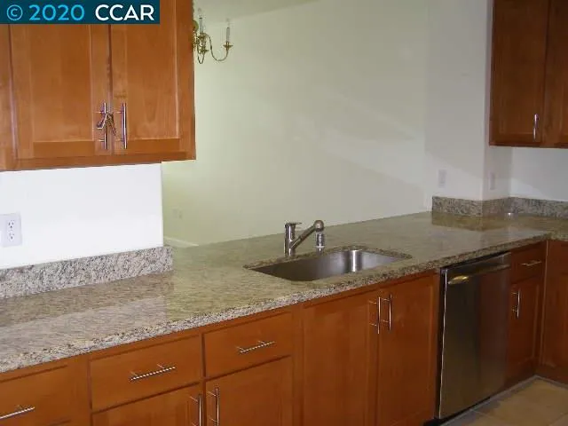 $2,500 | 423 7th Street, Unit 608, Oakland, CA 94607