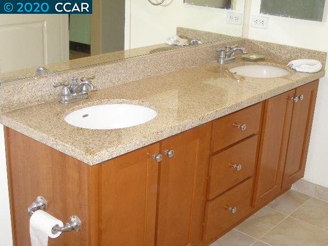 423 7th Street, Unit 608 Oakland, CA 94607 - Photo 7 of 9