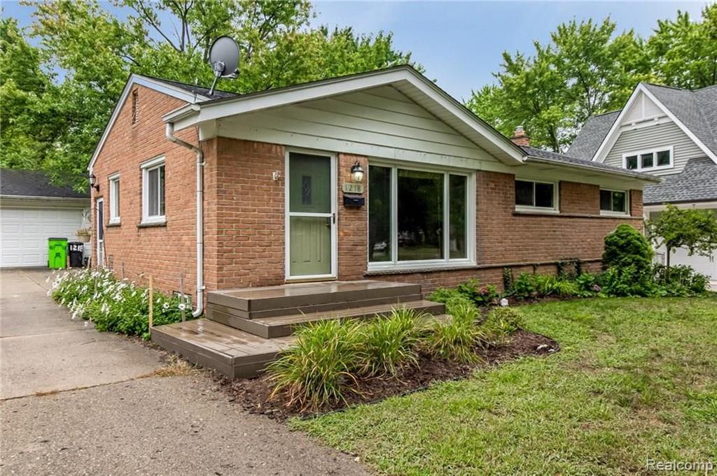 1218 Maple Drive Rochester, MI 48307 - Photo 1 of 18