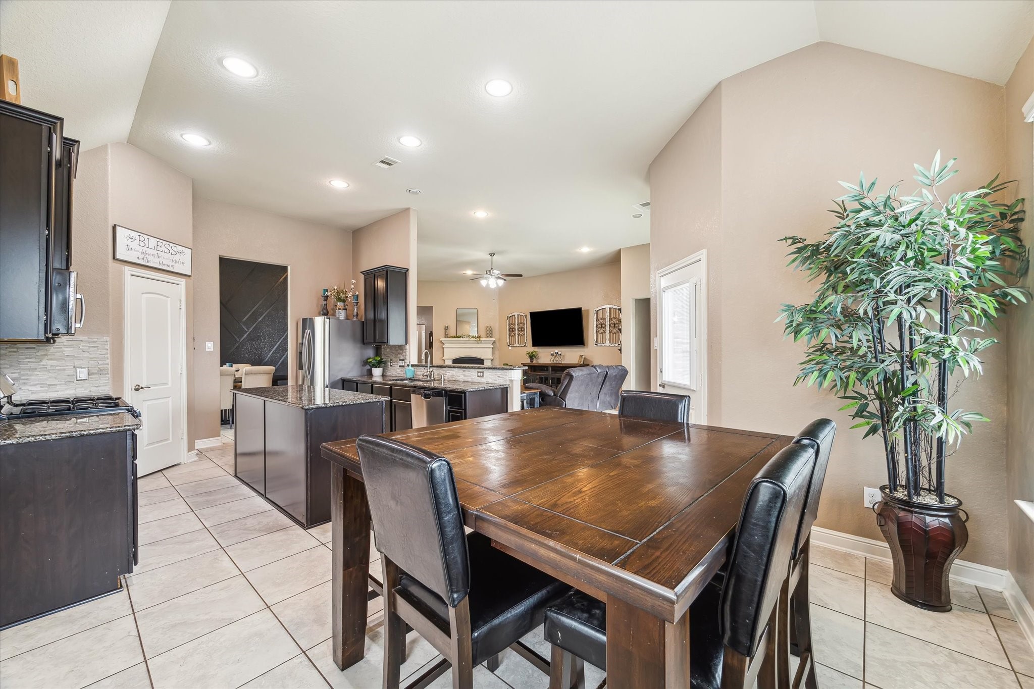 4914 Mountain Maple Trail Rosenberg, TX 77471 - Photo 11 of 24 Oversized breakfast area with room to comfortably seat eight perfect for casual dining and hosting.