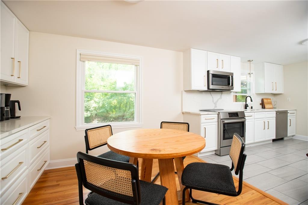 115 Sandhurst Road Pittsburgh, PA 15241 - Photo 6 of 28 Gallery Image 6