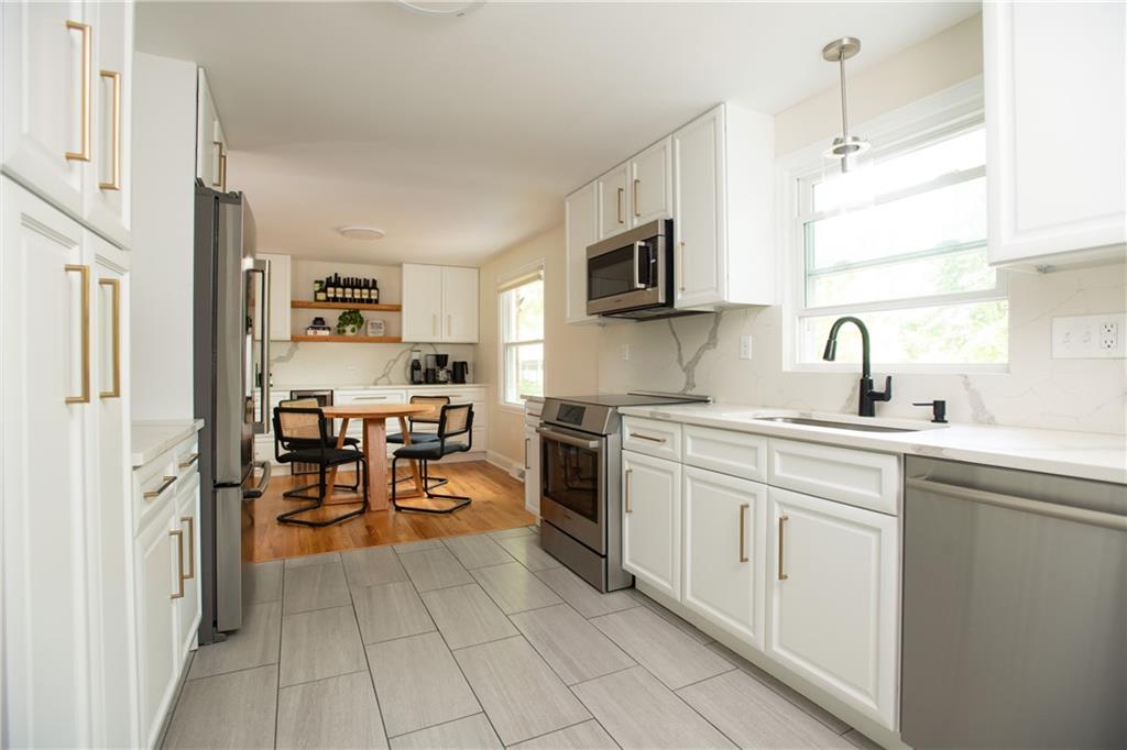 115 Sandhurst Road Pittsburgh, PA 15241 - Photo 8 of 28 Gallery Image 8