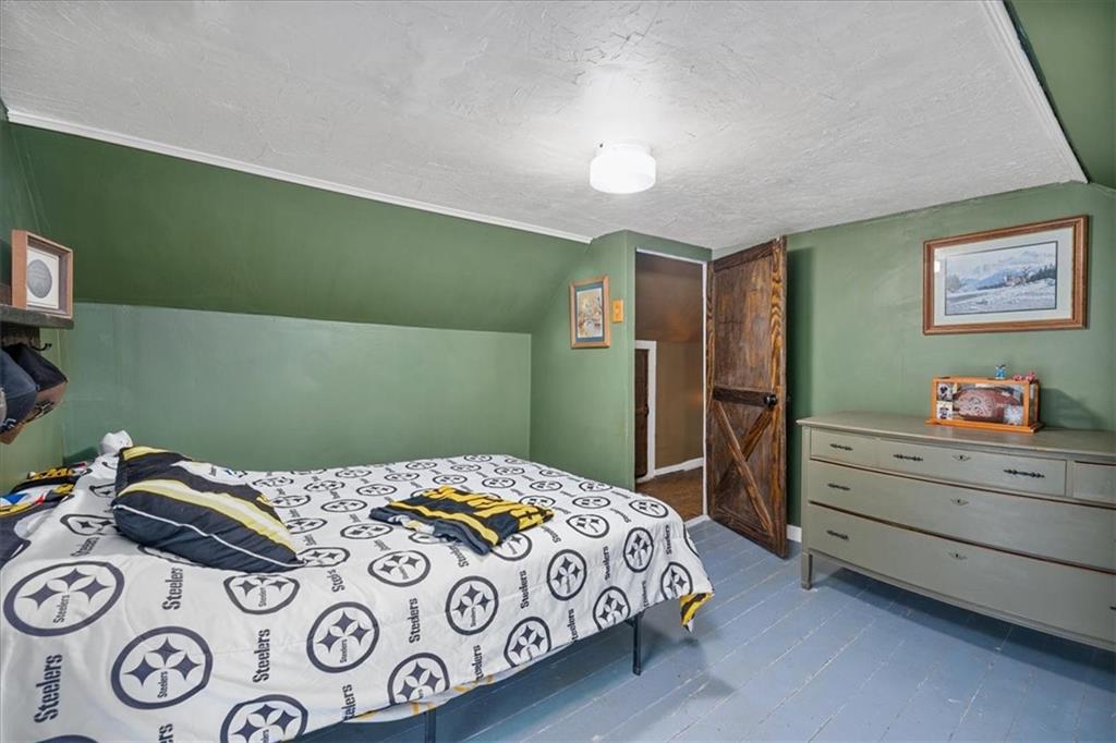 172 Queen Junction Road Butler, PA 16001 - Photo 20 of 38 a bedroom with a bed and a desk