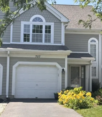 $2,700 | 707 Kingsbridge Drive, Carol Stream, IL 60188
