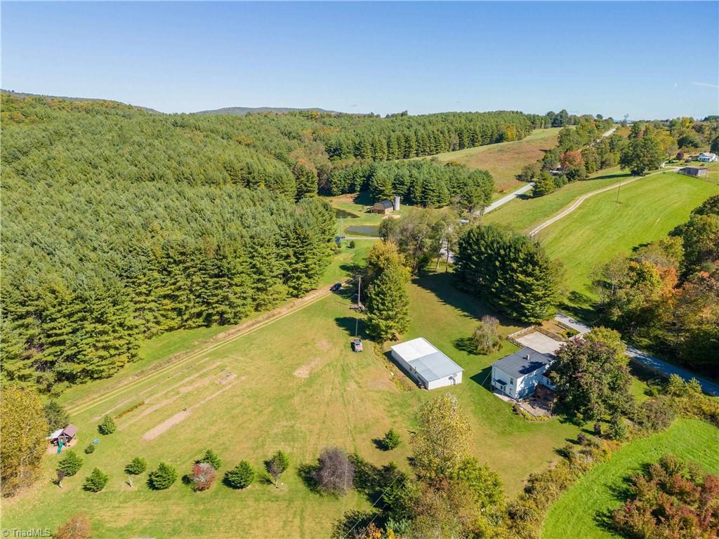 2563 Horse Ridge Road Northwest Willis, VA 24380 - Photo 4 of 40