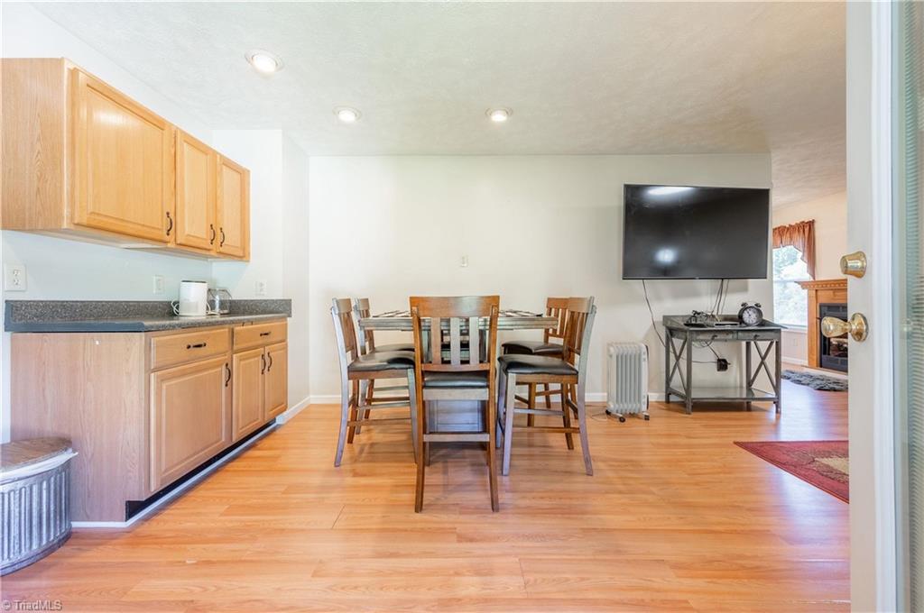 2563 Horse Ridge Road Northwest Willis, VA 24380 - Photo 5 of 40