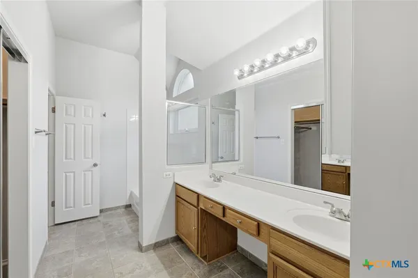 $324,900 | 215 Rio Vista Drive, Georgetown, TX 78626