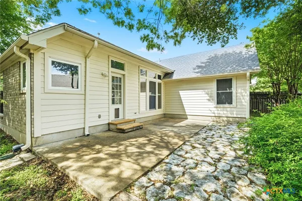 $324,900 | 215 Rio Vista Drive, Georgetown, TX 78626