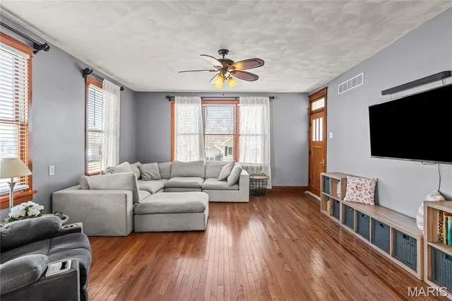 $240,000 | 807 North Metter Avenue, Columbia, IL 62236