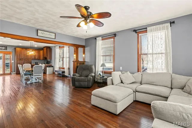 $240,000 | 807 North Metter Avenue, Columbia, IL 62236