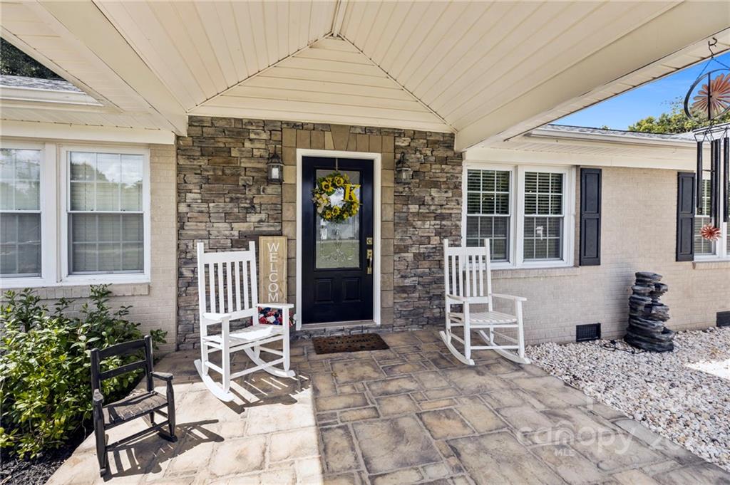 370 West Mt Gallant Road York, SC 29745 - Photo 4 of 35 Gallery Image 4