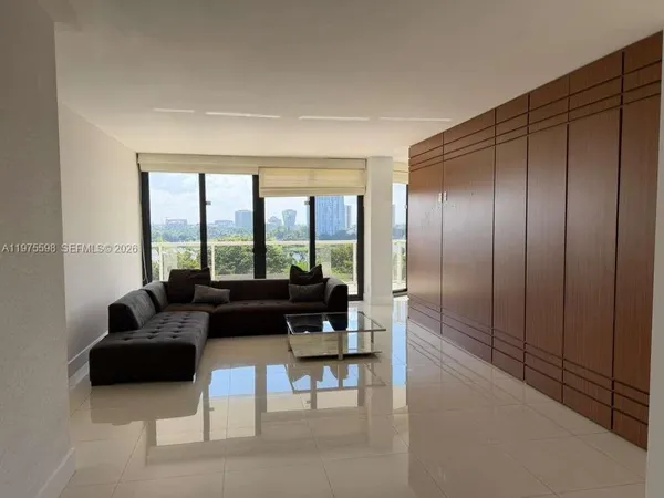 $4,500 | 20281 East Country Club Drive, Unit 611, Aventura, FL 33180