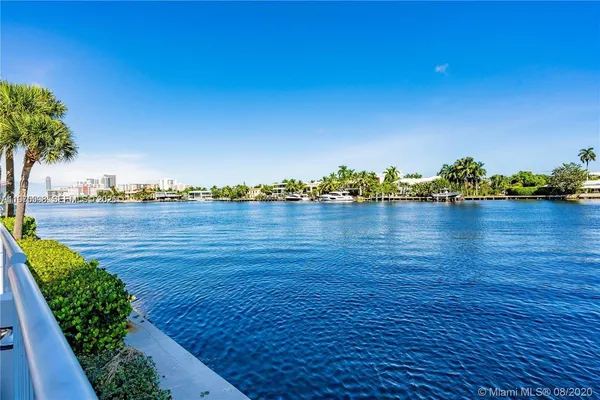 $4,500 | 20281 East Country Club Drive, Unit 611, Aventura, FL 33180