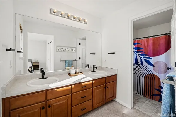 a en suite bathroom with double sink and a mirror