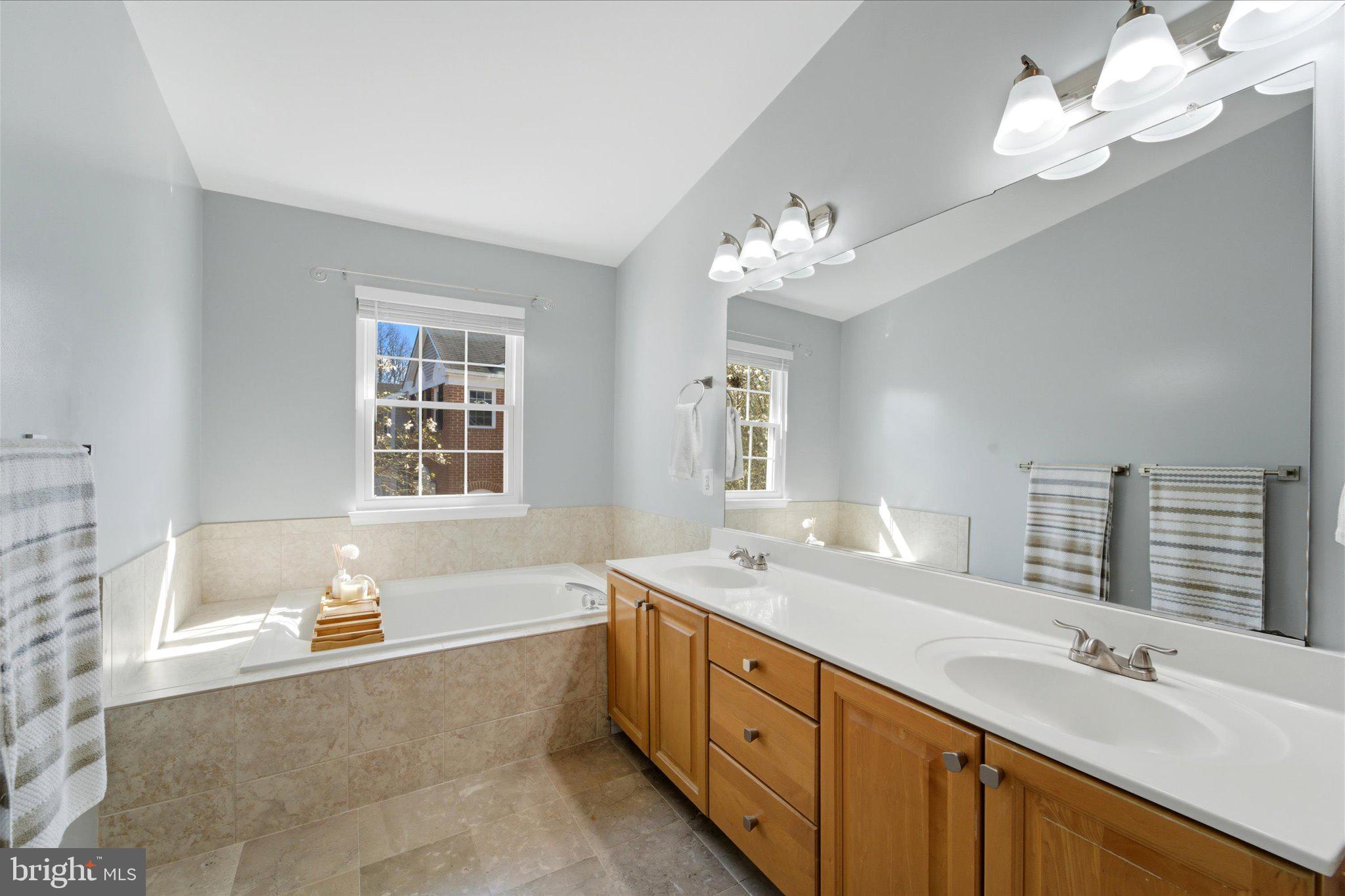 4367 Hackney Coach Lane, Unit 162 Fairfax, VA 22030 - Photo 19 of 56 Ensuite Primary bathroom