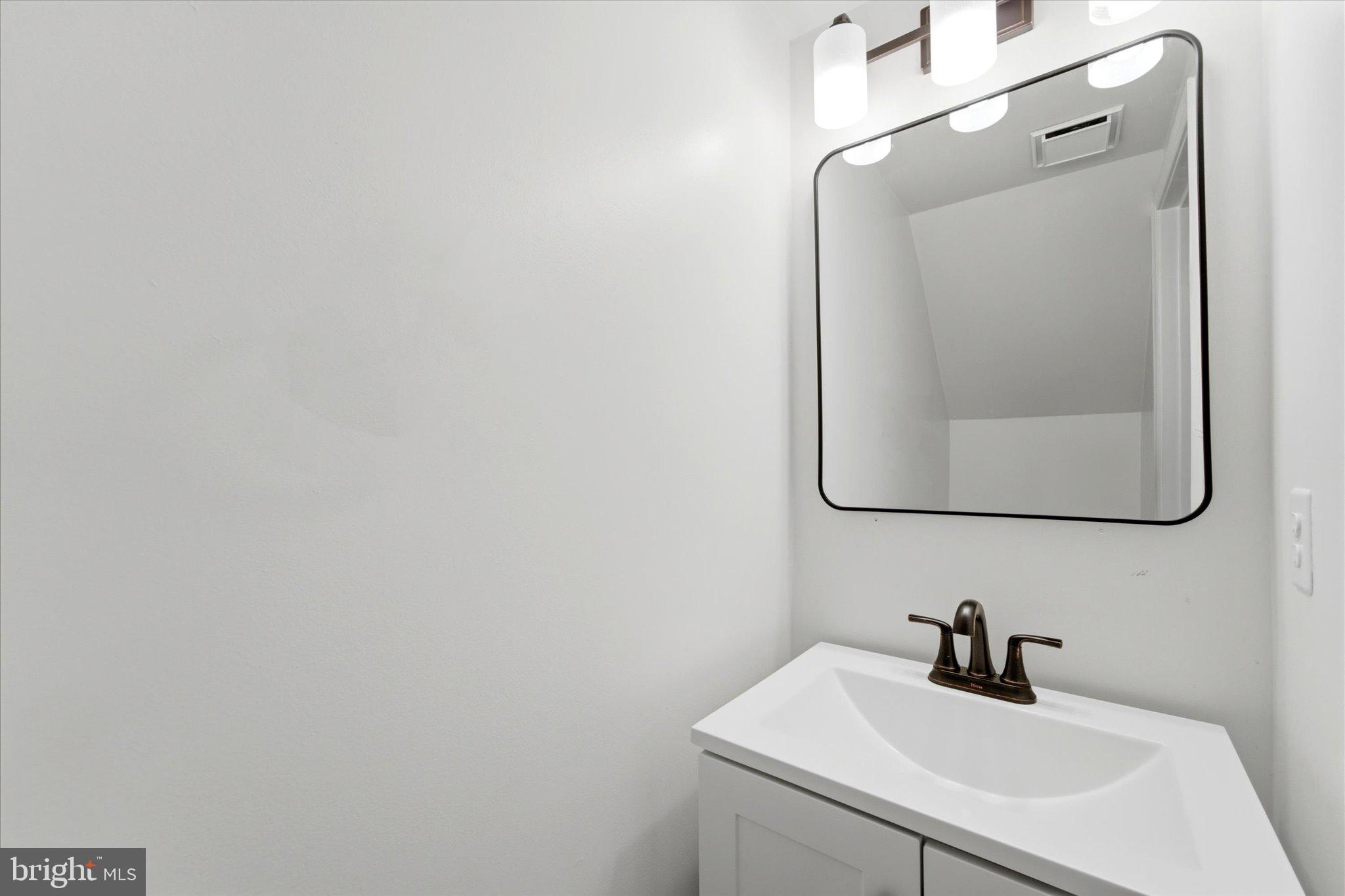 4367 Hackney Coach Lane, Unit 162 Fairfax, VA 22030 - Photo 29 of 56 Powder room