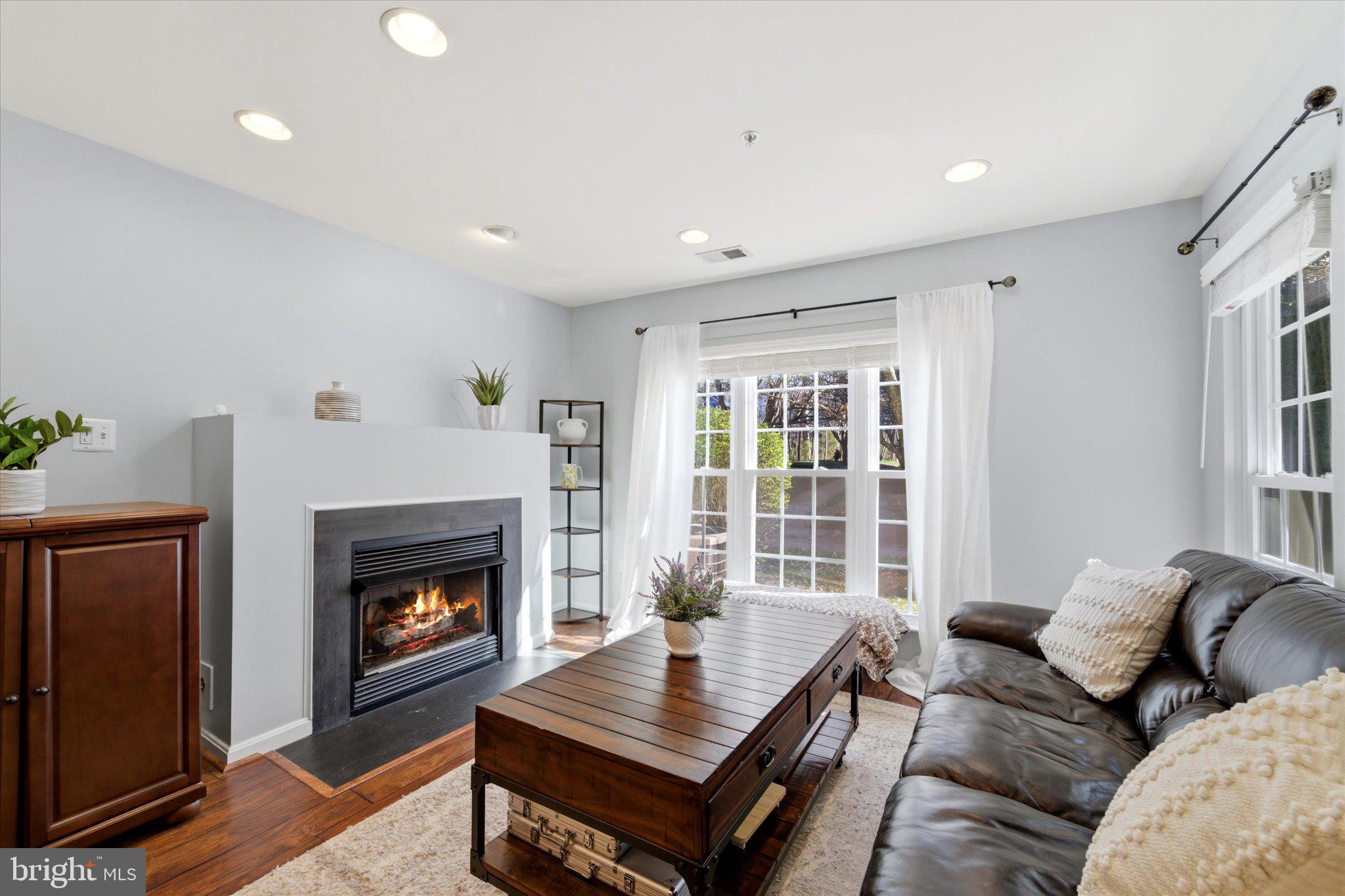 4367 Hackney Coach Lane, Unit 162 Fairfax, VA 22030 - Photo 3 of 56 Family room
