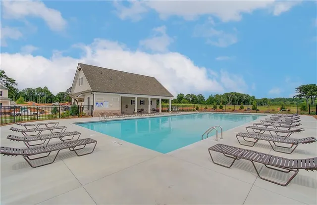 $591,894 | 45 Cruce Lake Court, Hoschton, GA 30548