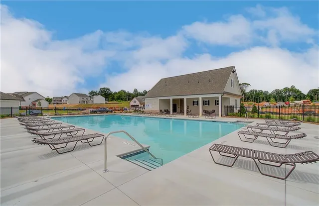 $591,894 | 45 Cruce Lake Court, Hoschton, GA 30548