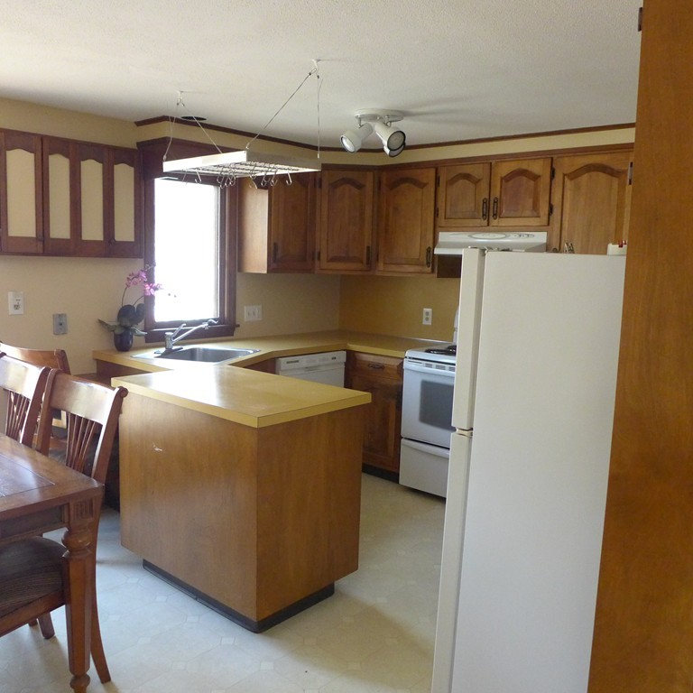 167 West Allen Ridge Road Springfield, MA 01118 - Photo 5 of 17