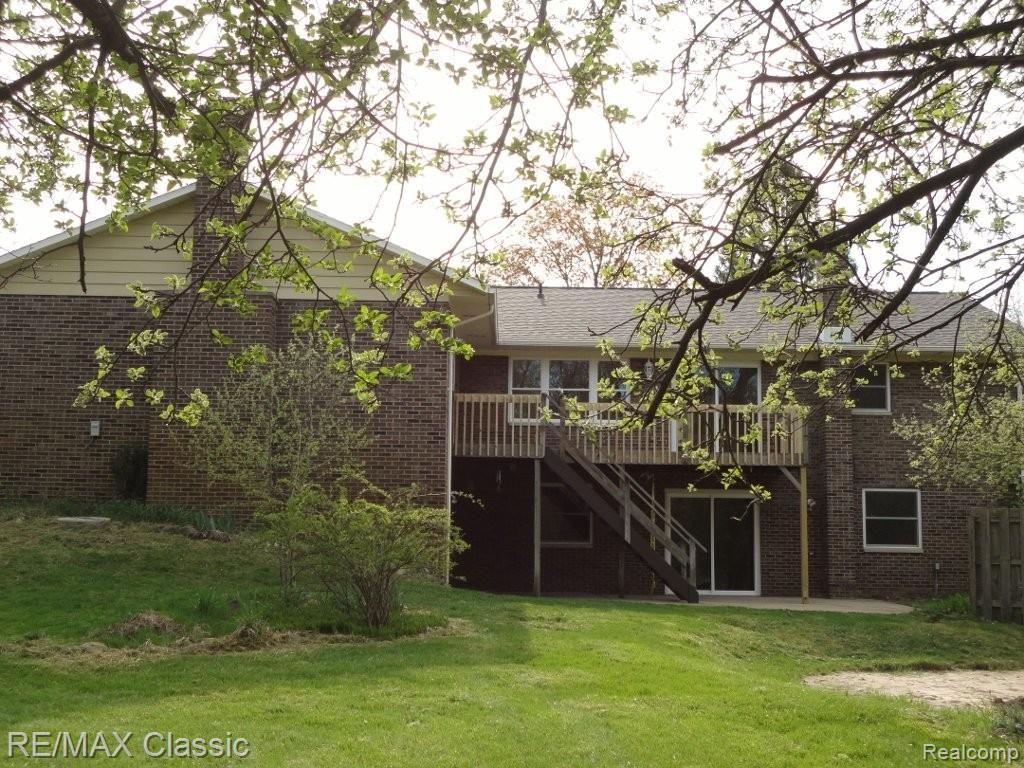 5187 Greenfield Road Brighton, MI 48114 - Photo 18 of 25 Rear