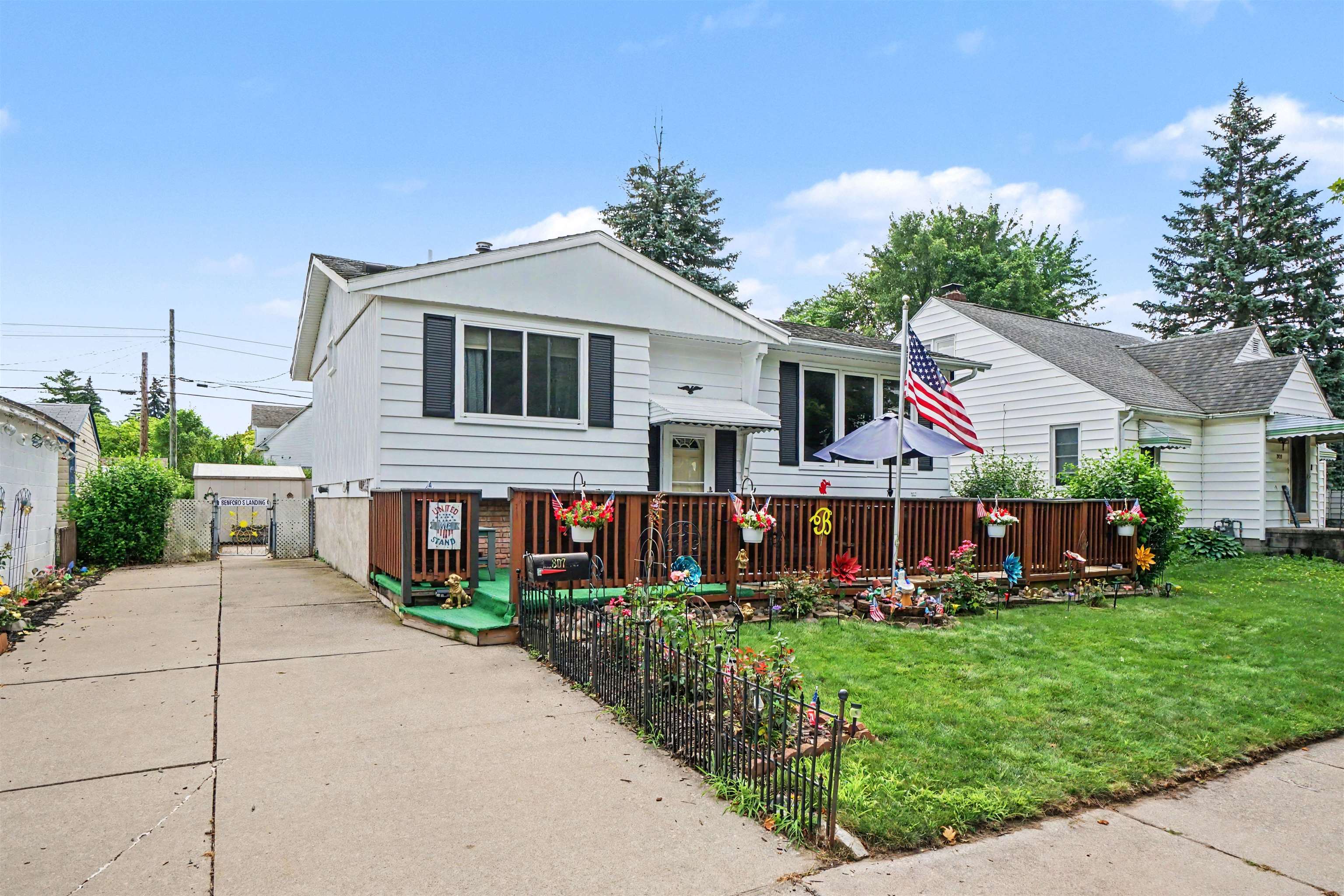 807 South Monroe Street Bay City, MI 48708 - Photo 1 of 20
