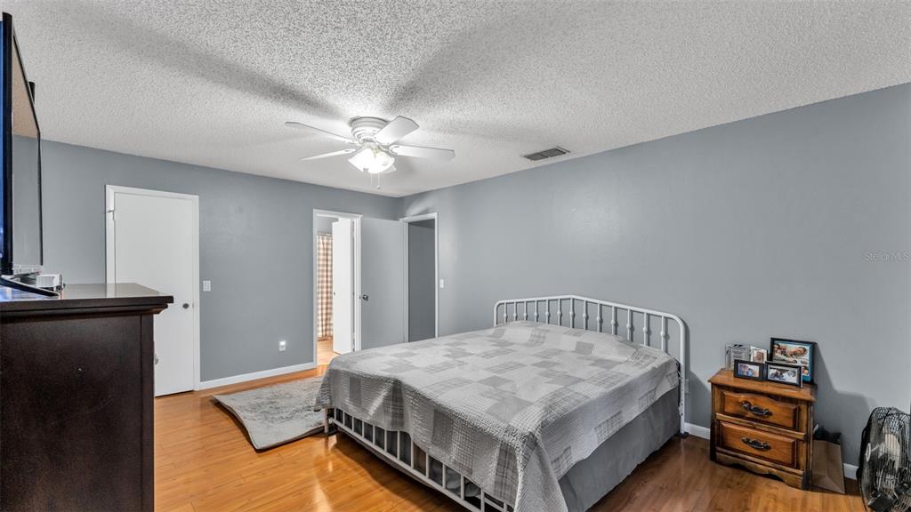 13700 Pine Meadow Road Kathleen, FL 33849 - Photo 23 of 39 a bedroom with a bed and a chandelier