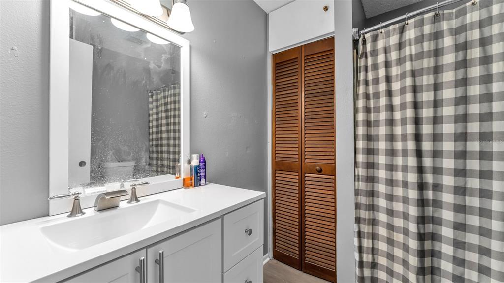 13700 Pine Meadow Road Kathleen, FL 33849 - Photo 26 of 39 a bathroom with a sink and a mirror