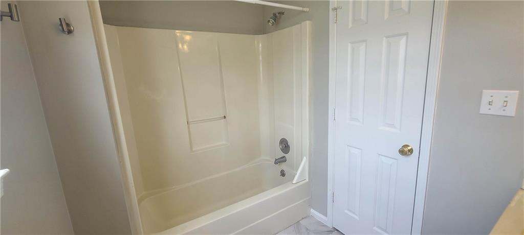2120 Fairways Court Kennesaw, GA 30144 - Photo 14 of 20 a bathroom with a bathtub