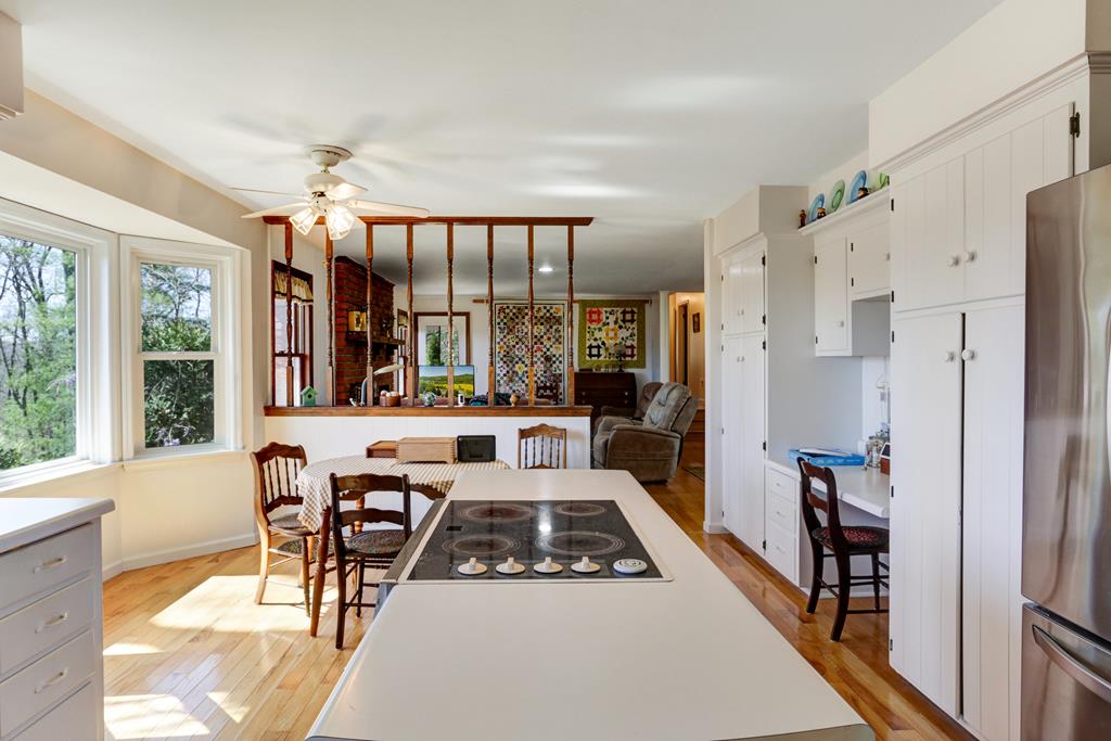 14 Wells Road Brasstown, NC 28902 - Photo 9 of 65 Gallery Image 9