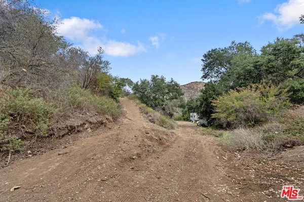 $795,000 | 622 East Carlisle Road, Thousand Oaks, CA 91361